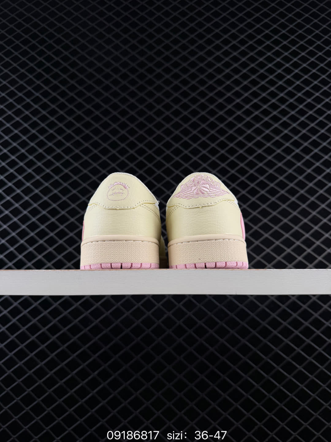 Travis Scott x Air Jordan 1 Low-IQ7604-100